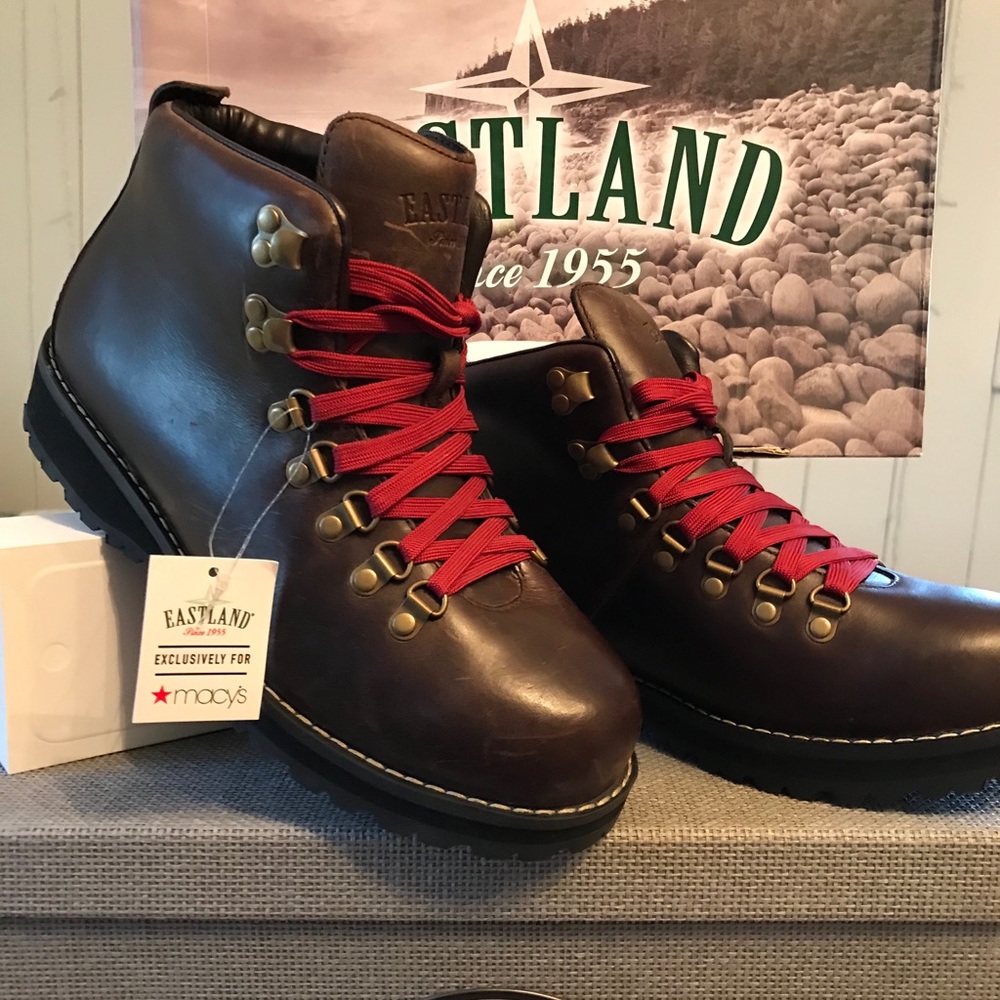 Eastland Hiking Boots (Men 7.5 / Woman 8.5)